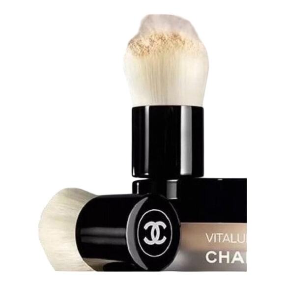 Chanel Les Beiges Foundation Makeup Brush - Picture 1 of 7